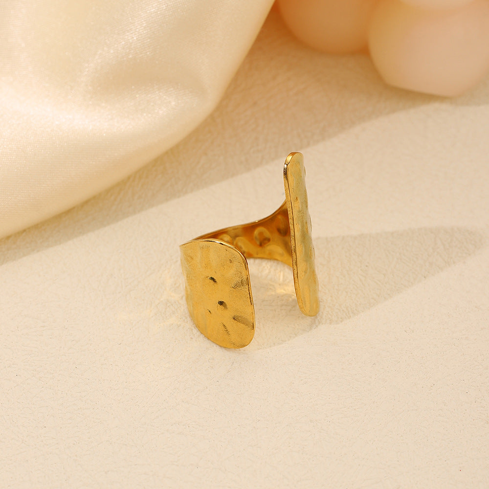 Bague large martelée à ouverture ajustable