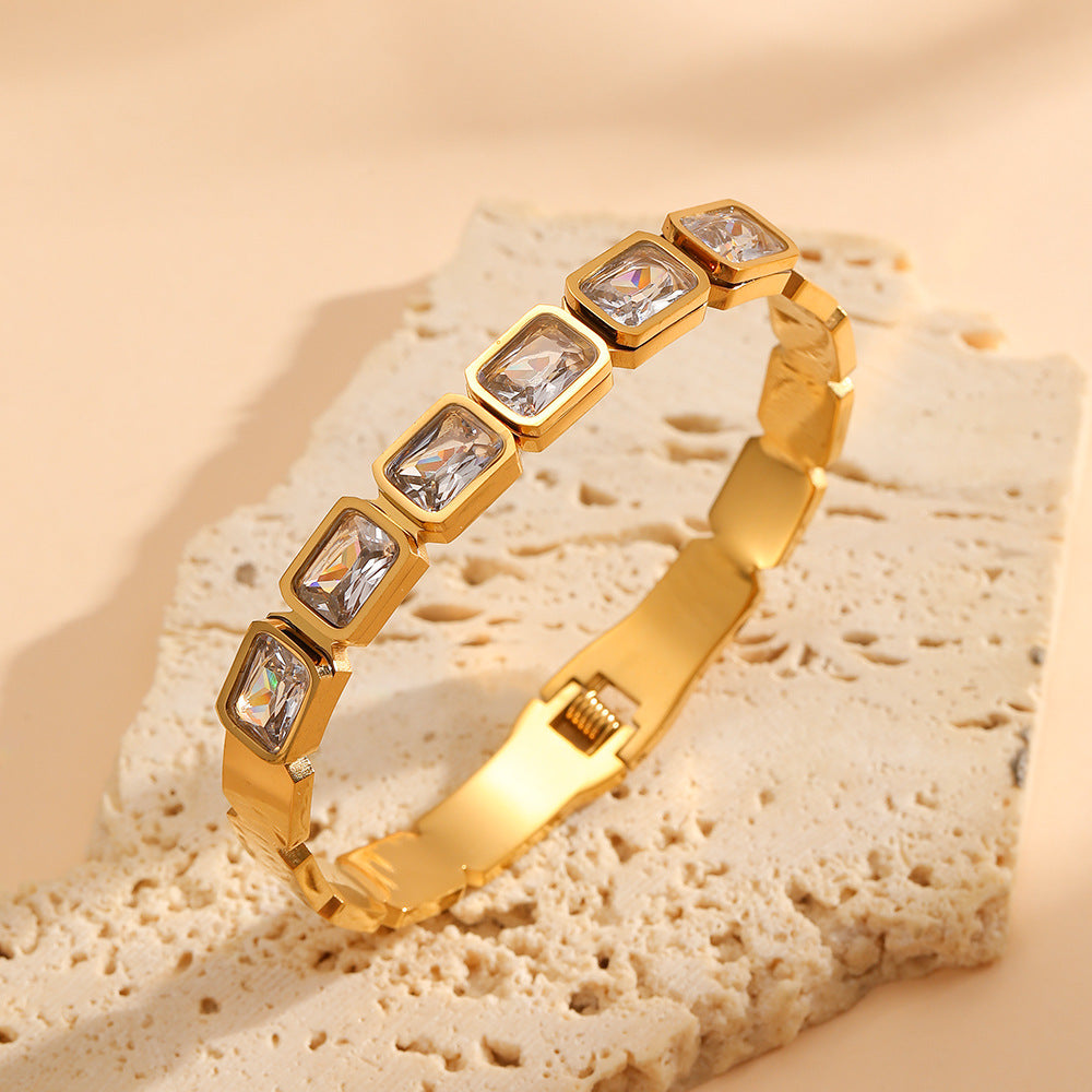 Bracelet carré en acier titane plaqué avec diamants