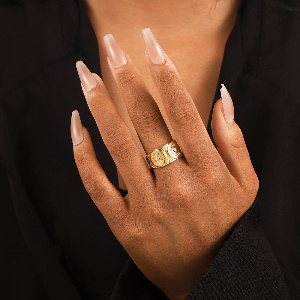 Bague ouverte en or, sertie de diamants