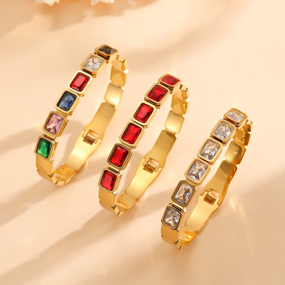 Bracelet carré en acier titane plaqué avec diamants