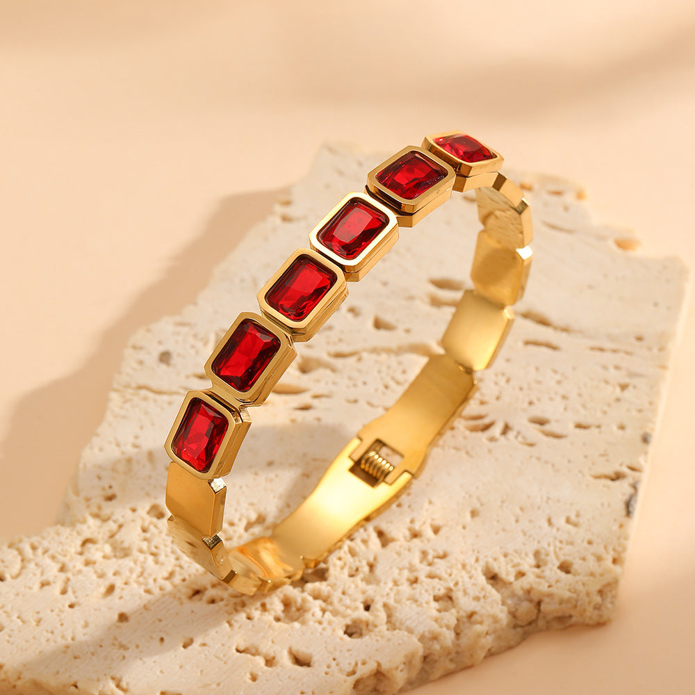 Bracelet carré en acier titane plaqué avec diamants